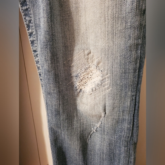 Women's Silver Jeans Distressed Suki Denim Capris - Picture 3 of 10